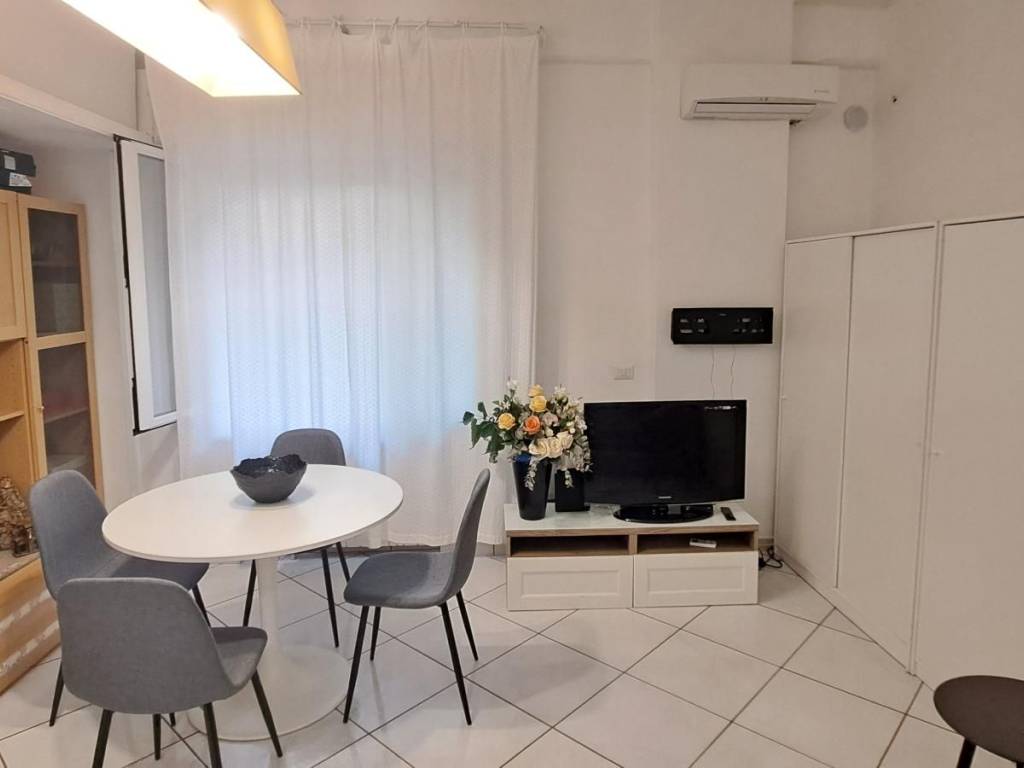 appartamento in affitto a Napoli in zona Chiaia