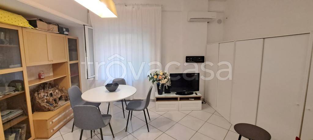 appartamento in affitto a Napoli in zona Chiaia
