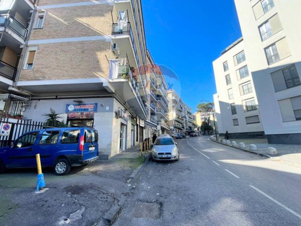 locale commerciale in affitto a Napoli in zona San Carlo all'Arena