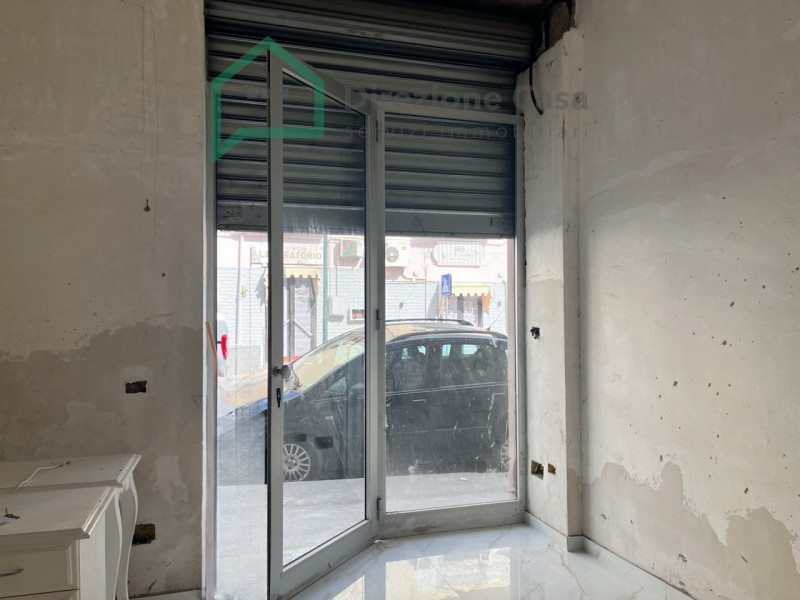 locale commerciale in affitto a Napoli in zona Secondigliano