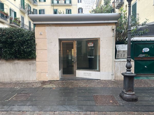 locale commerciale in affitto a Napoli