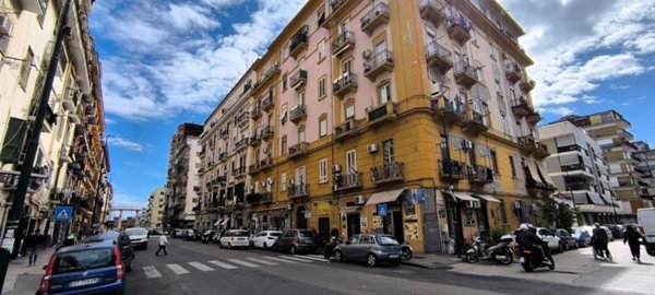 negozio in affitto a Napoli