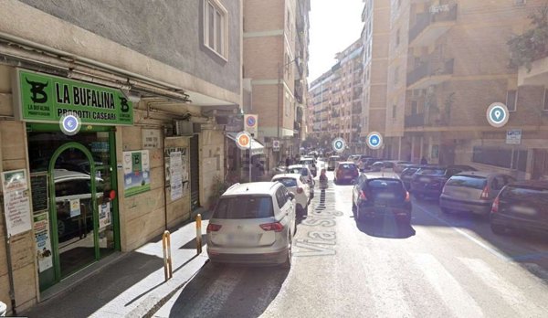 locale commerciale in affitto a Napoli