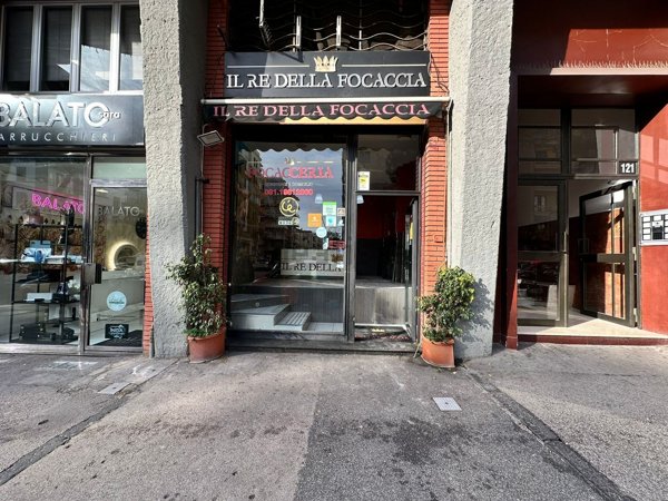 locale commerciale in affitto a Napoli in zona Arenella