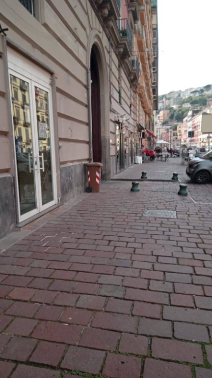negozio in affitto a Napoli in zona Vomero
