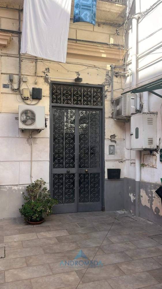 appartamento in affitto a Napoli in zona Chiaia