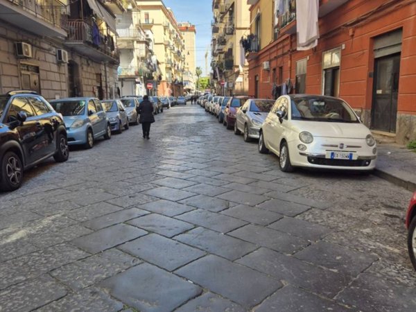 locale commerciale in affitto a Napoli