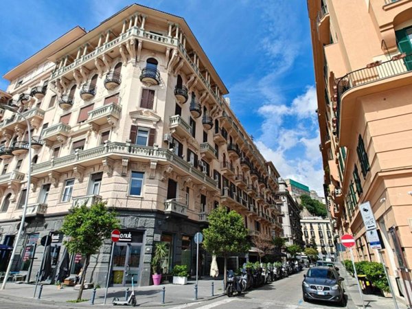 appartamento in affitto a Napoli in zona Chiaia