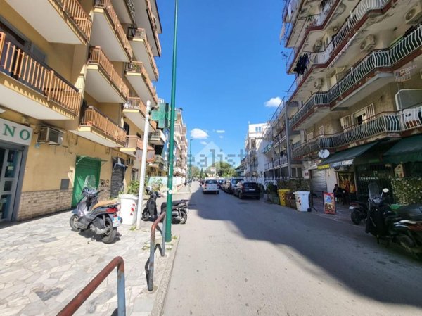 locale commerciale in affitto a Napoli in zona Pianura