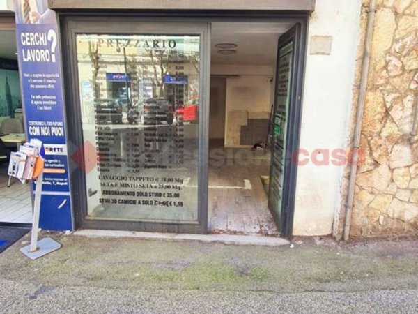 negozio in affitto a Napoli in zona Arenella