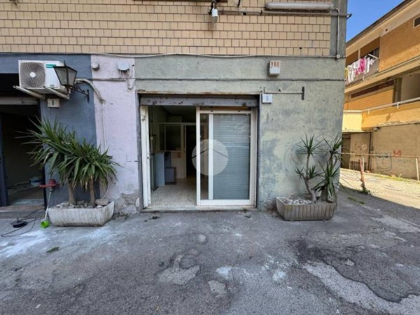 negozio in affitto a Napoli in zona Soccavo