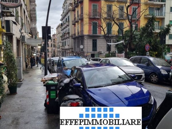 negozio in affitto a Napoli in zona Vomero