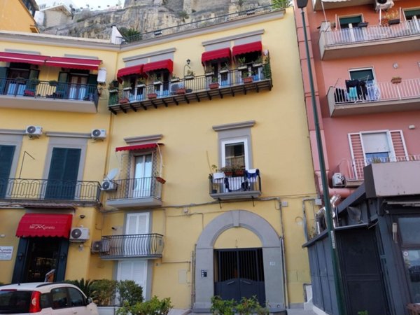 appartamento in affitto a Napoli in zona Chiaia