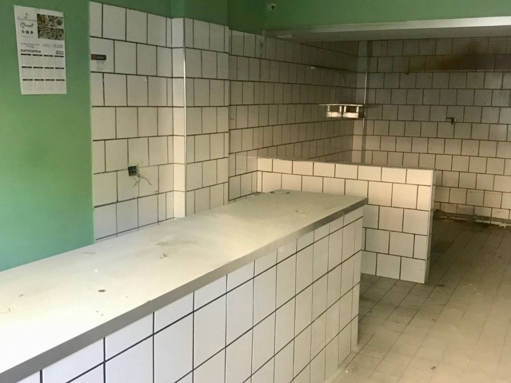 negozio in affitto a Napoli in zona Camaldoli
