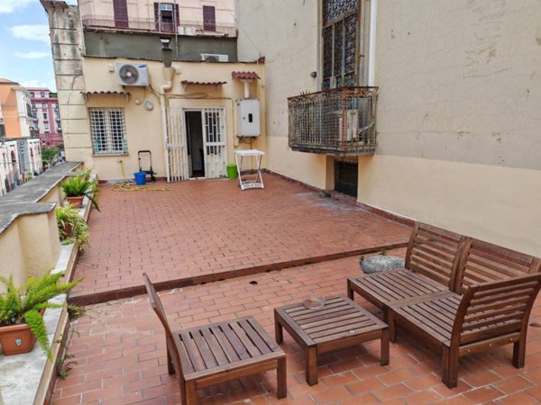 appartamento in affitto a Napoli in zona Chiaia