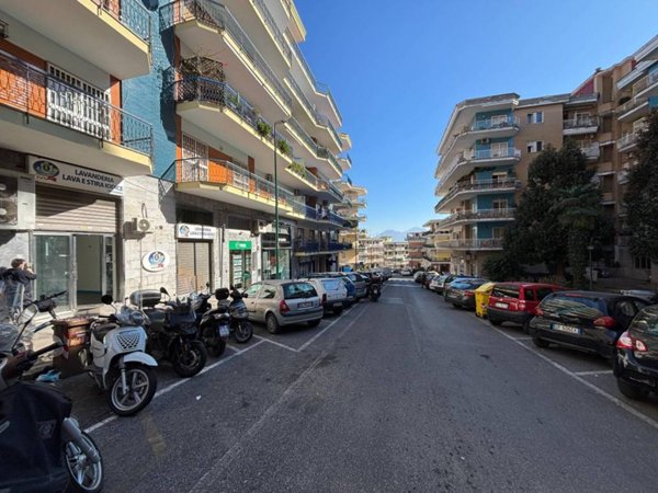 negozio in affitto a Napoli in zona Capodimonte / Colli Aminei