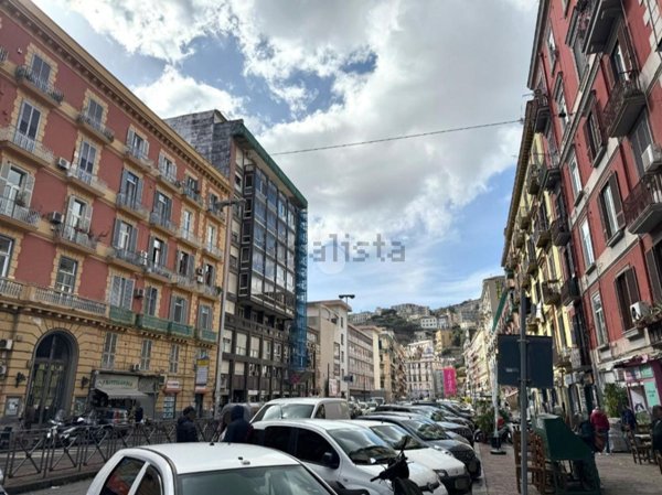 negozio in affitto a Napoli in zona Chiaia