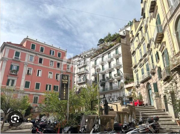 appartamento in affitto a Napoli in zona Chiaia