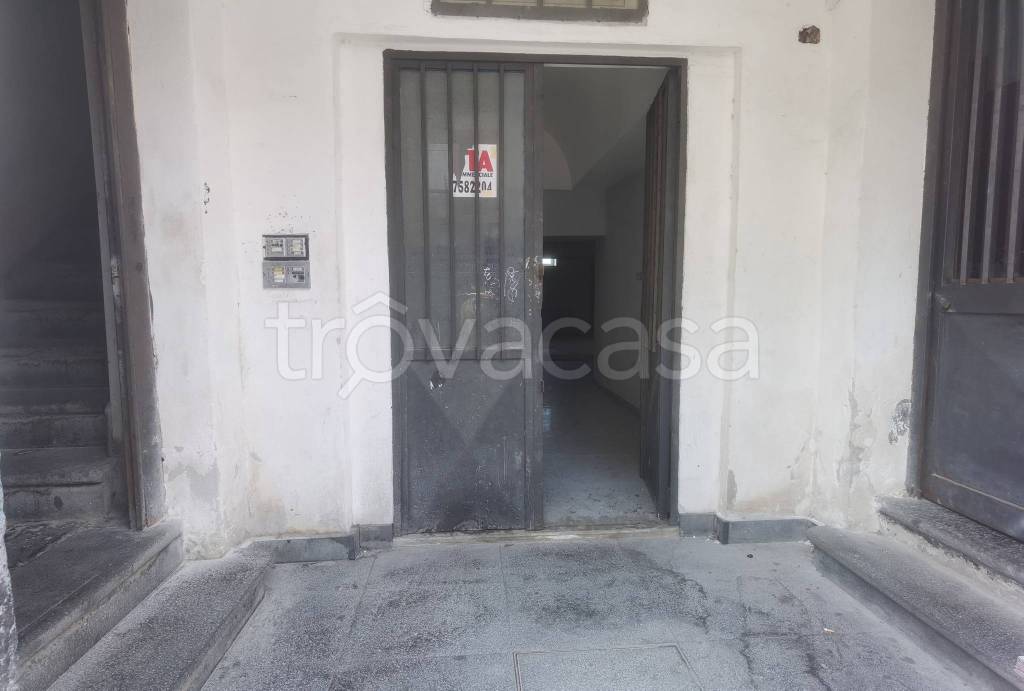 negozio in affitto a Napoli in zona San Giovanni a Teduccio