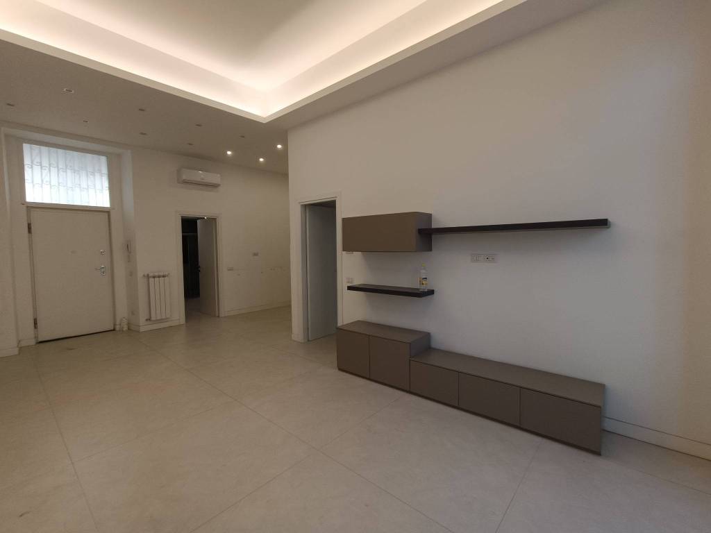 appartamento in affitto a Napoli in zona Chiaia