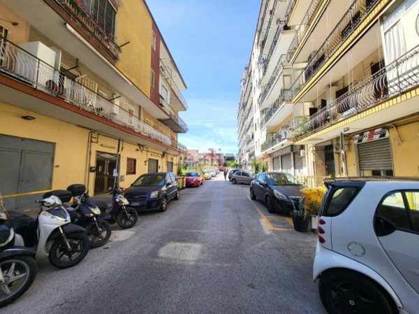 locale commerciale in affitto a Napoli in zona Pianura