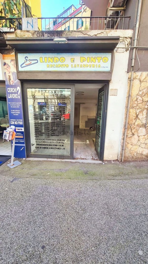 locale commerciale in affitto a Napoli in zona Arenella