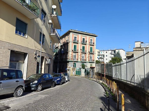 locale commerciale in affitto a Napoli in zona Arenella