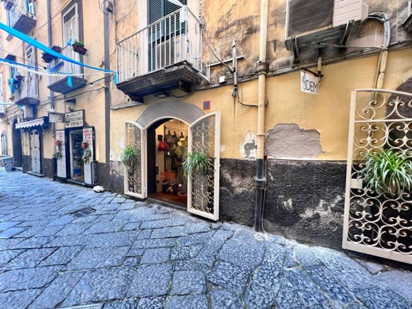 locale commerciale in affitto a Napoli in zona Chiaia