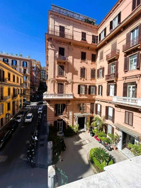 appartamento in affitto a Napoli in zona Chiaia
