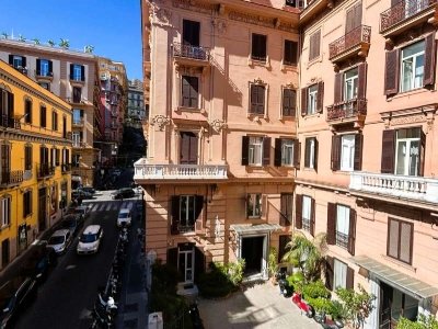 appartamento in affitto a Napoli in zona Chiaia