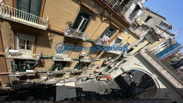 appartamento in affitto a Napoli in zona Chiaia