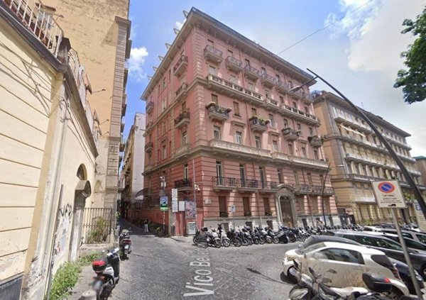 appartamento in affitto a Napoli in zona Chiaia