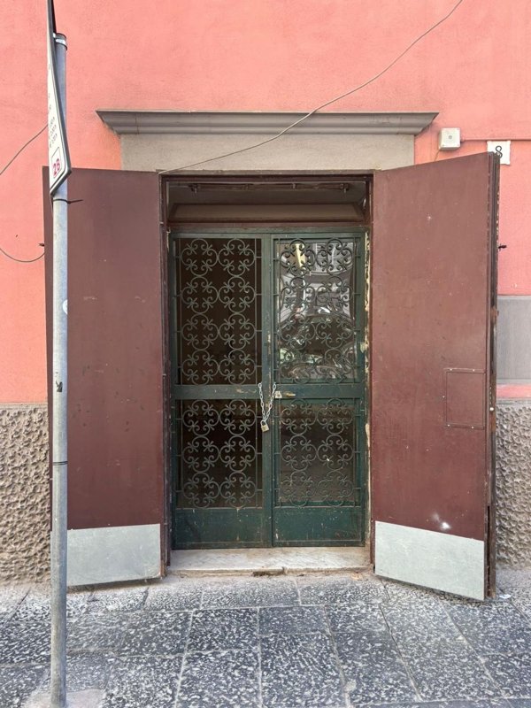 locale commerciale in affitto a Napoli in zona San Ferdinando