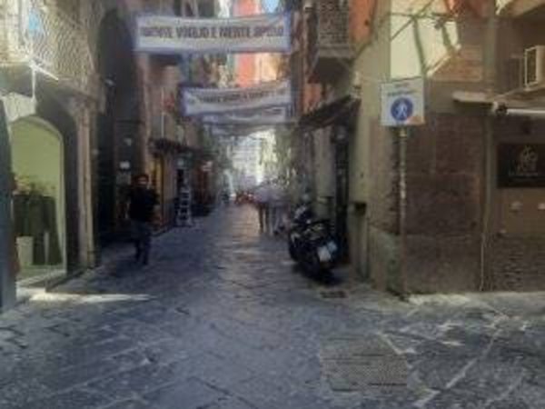appartamento in affitto a Napoli in zona Chiaia