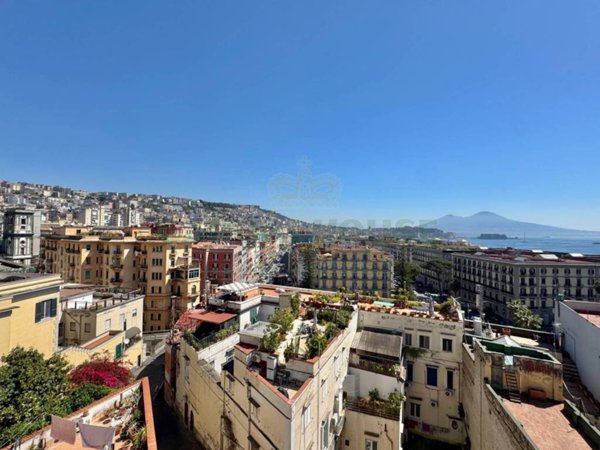 appartamento in affitto a Napoli in zona Chiaia