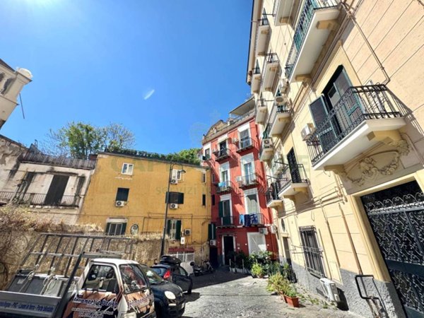 appartamento in affitto a Napoli in zona Chiaia