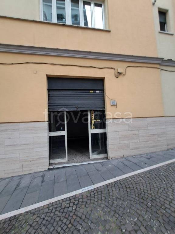 locale commerciale in affitto a Napoli in zona Chiaia