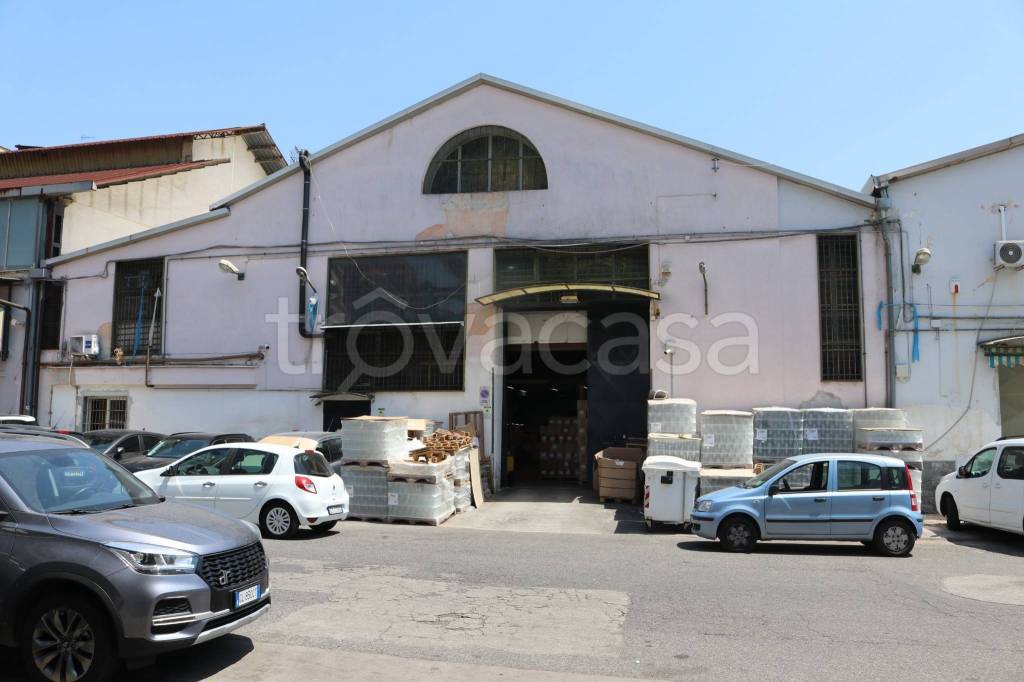 locale commerciale in affitto a Napoli