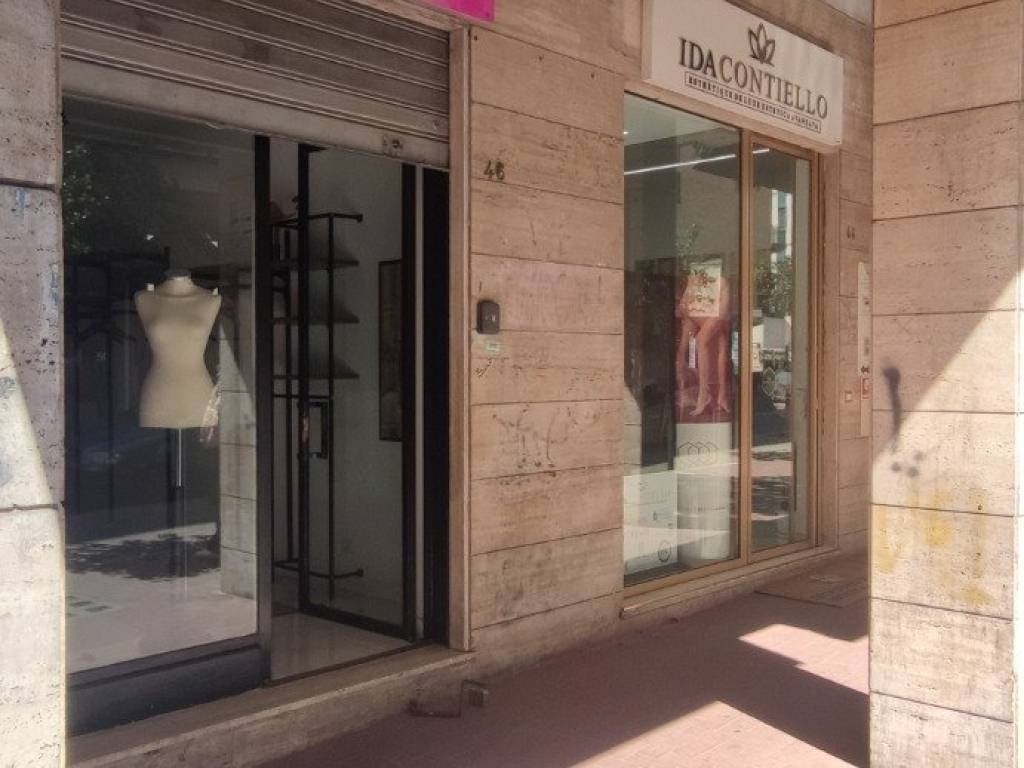 negozio in affitto a Napoli in zona Soccavo