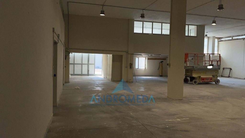 locale commerciale in affitto a Napoli in zona Secondigliano