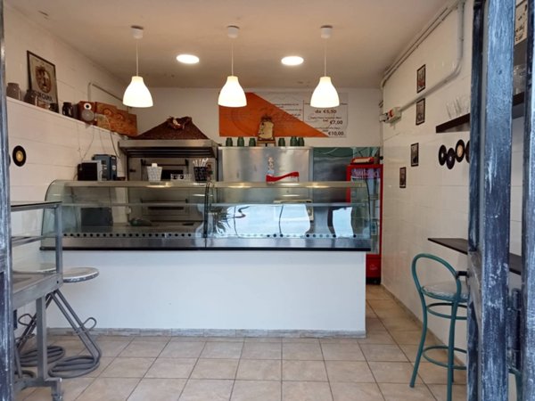 negozio in affitto a Napoli in zona Bagnoli