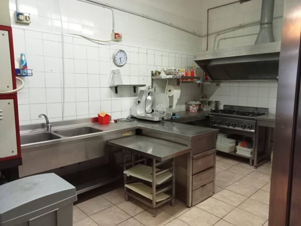 negozio in affitto a Napoli in zona Bagnoli