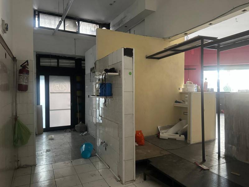 locale commerciale in affitto a Napoli in zona Vomero