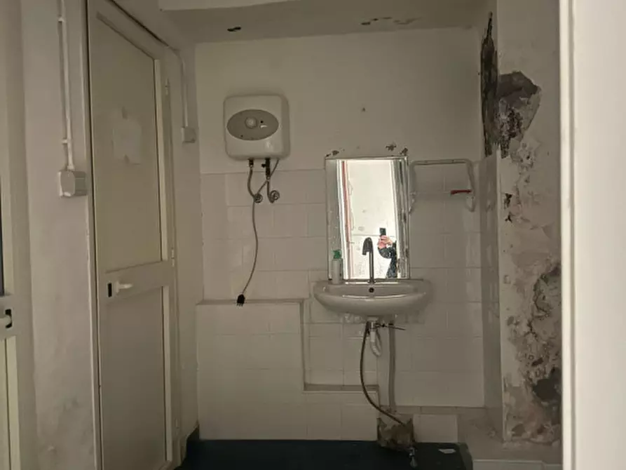 negozio in affitto a Napoli in zona Capodimonte / Colli Aminei