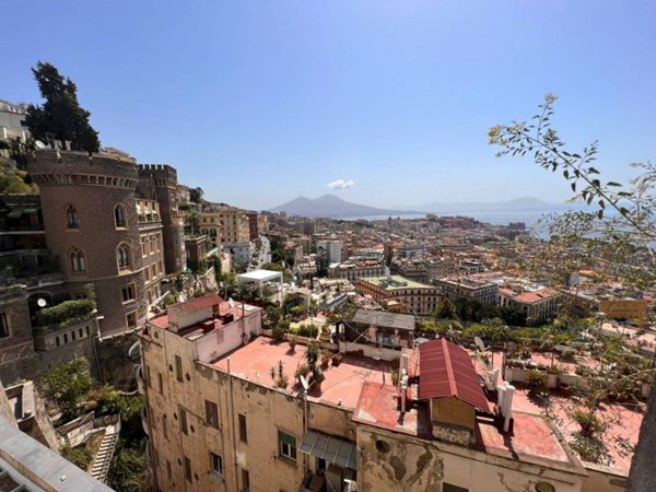 appartamento in affitto a Napoli in zona Chiaia