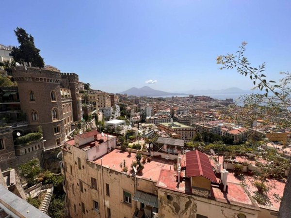 appartamento in affitto a Napoli in zona Chiaia
