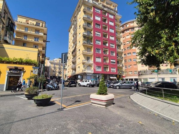 negozio in affitto a Napoli in zona Vomero
