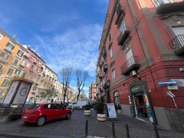 negozio in affitto a Napoli