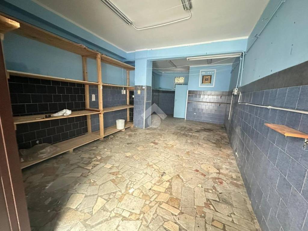 negozio in affitto a Napoli in zona Secondigliano