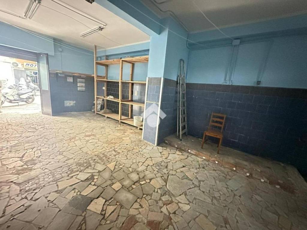 negozio in affitto a Napoli in zona Capodimonte / Colli Aminei